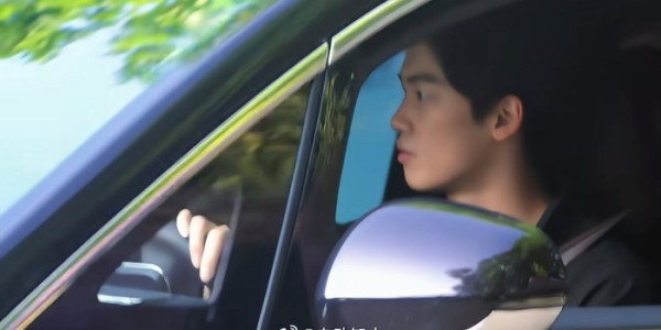mk体育平台-网友偶遇游泳冠军汪顺驾驶智界V9|鸿蒙智行_新浪体育_新浪新闻