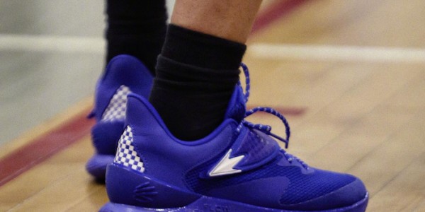 mk体育官网-THE1联赛测试赛众球员上脚球鞋品牌多样|照相馆|程球_新浪体育_新浪新闻