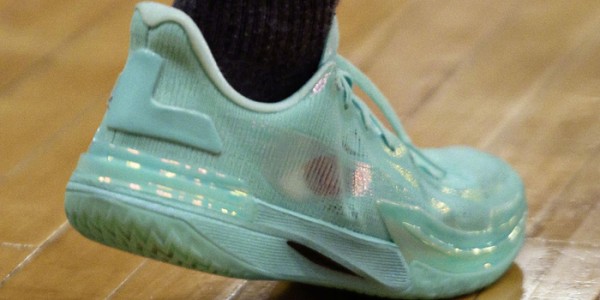 mk体育官网-THE1联赛测试赛众球员上脚球鞋品牌多样|照相馆|程球_新浪体育_新浪新闻