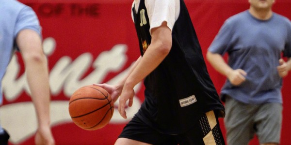 mk体育官网-THE1联赛测试赛众球员上脚球鞋品牌多样|照相馆|程球_新浪体育_新浪新闻